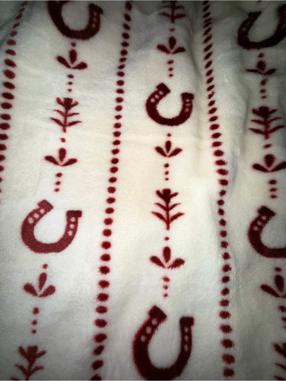 NEW Wrangler OVERSIZED 60x70” ULTRA PLUSH THROW Cream & Red Horseshoe COWGIRL